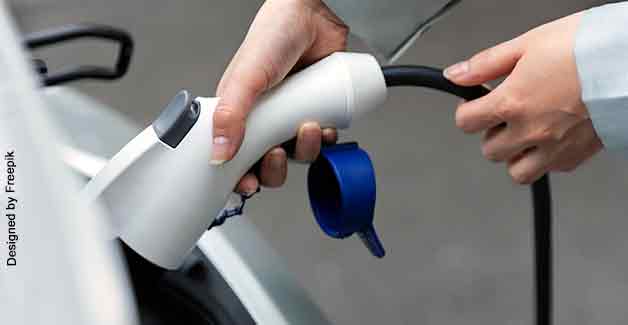 Carregador carro elétrico (freepik)