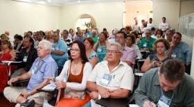 Síndicos e administradores de edifícios lotam a plateia